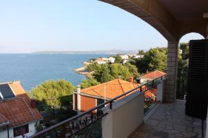 Galeriebild der Unterkunft Apartments by the sea Stomorska, Solta - 778 in Stomorska