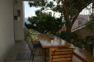 Balkón alebo terasa v ubytovaní Apartments by the sea Duce, Omis - 945