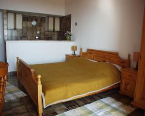 Posteľ alebo postele v izbe v ubytovaní Apartments by the sea Duce, Omis - 945