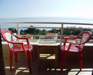 Balkón alebo terasa v ubytovaní Apartments by the sea Duce, Omis - 945