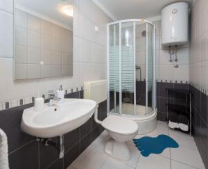 Koupelna v ubytování Apartments by the sea Seget Vranjica, Trogir - 978