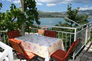Fotografie z fotogalerie ubytování Apartments by the sea Mastrinka, Ciovo - 1005 v Trogiru