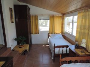 Postel nebo postele na pokoji v ubytování Apartments by the sea Seget Vranjica, Trogir - 975