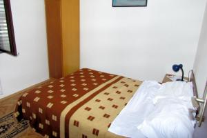 Posteľ alebo postele v izbe v ubytovaní Apartments with a parking space Kraj, Pasman - 696