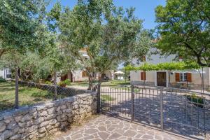 Zahrada ubytování Apartments with parking spaces Punta kriza, Cres - 867