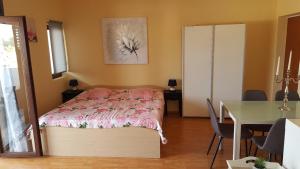 a bedroom with a bed and a table and a dining room at Apartment Sali 890e in Sali