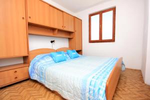 Postel nebo postele na pokoji v ubytování Apartments with WiFi Zman, Dugi otok - 887