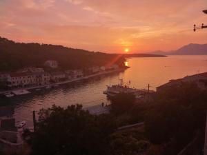 Fotografie z fotogalerie ubytování Apartments by the sea Povlja, Brac - 708 v destinaci Povlja