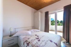 Postel nebo postele na pokoji v ubytování Apartment Zivogosce - Blato 1057d