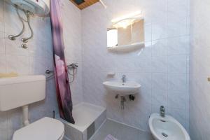 Koupelna v ubytování Apartment Zivogosce - Blato 1057d