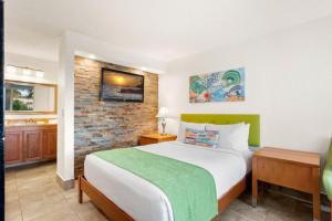 a bedroom with a large bed and a brick wall at Royal 1 in Kissimmee