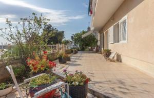 Vonkajšia záhrada v ubytovaní Apartments by the sea Brodarica, Sibenik - 921