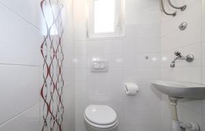 Kúpeľňa v ubytovaní Apartments by the sea Brodarica, Sibenik - 921 + 17 fotografií