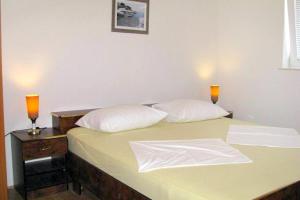 Fotografie z fotogalerie ubytování Apartments by the sea Grebastica, Sibenik - 966 v destinaci Bašelovići