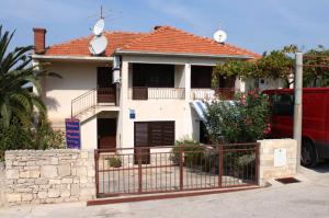 Fotografia z galérie ubytovania Apartments by the sea Maslinica, Solta - 775 v destinácii Grohote