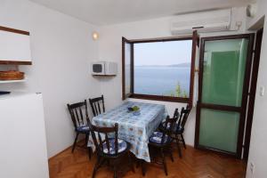 Fotografia z galérie ubytovania Apartments by the sea Maslinica, Solta - 775 v destinácii Grohote