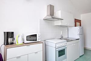 Kuchyň nebo kuchyňský kout v ubytování Apartments with a parking space Biograd na Moru, Biograd - 863