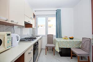 Kuchyň nebo kuchyňský kout v ubytování Apartments with a parking space Biograd na Moru, Biograd - 863