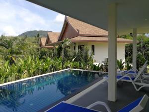 Bazén v ubytování The Casita Phuket (SHA+) nebo v jeho okolí
