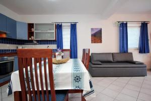 Fotografie z fotogalerie ubytování Apartments by the sea Silo, Krk - 18738 v destinaci Šilo