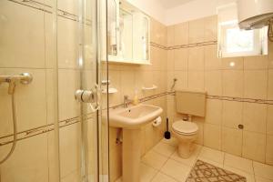 Kúpeľňa v ubytovaní Apartments with a parking space Silo, Krk - 18751 + 24 fotografií