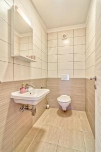Zdjęcie z galerii obiektu Apartments by the sea Silo, Krk - 18759 w mieście Šilo