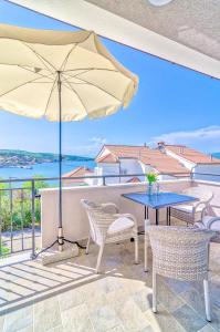 Zdjęcie z galerii obiektu Apartments by the sea Silo, Krk - 18759 w mieście Šilo