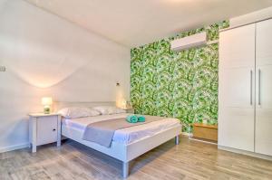 Zdjęcie z galerii obiektu Apartments by the sea Silo, Krk - 18759 w mieście Šilo