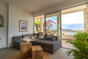 Fotografie z fotogalerie ubytování Apartments by the sea Rogoznica - 18746 v Rogoznici