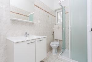 Kúpeľňa v ubytovaní Apartments with a parking space Baska, Krk - 18818 + 28 fotografií
