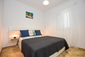 Postel nebo postele na pokoji v ubytování Apartments with parking space Mandre, Pag - 18839