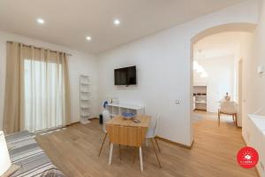 A television and/or entertainment centre at Casa di Francy Még 5 kép