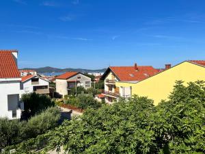 - Vistas a una ciudad con casas en Apartment Slavica, en Zadar