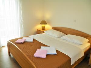 Zdjęcie z galerii obiektu Apartments with a parking space Baska, Krk - 18876 w Bašce +9 zdjęć