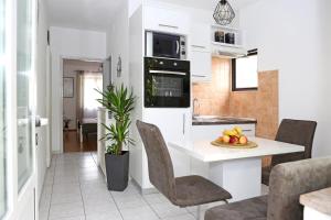 Kuchyň nebo kuchyňský kout v ubytování Apartments with parking space Bibinje, Zadar - 18843