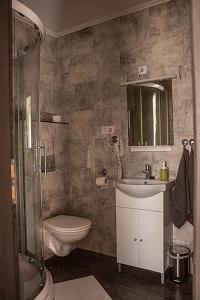 Koupelna v ubytování SárvárLAK Apartmanház
