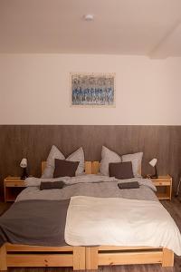 Postel nebo postele na pokoji v ubytování SárvárLAK Apartmanház