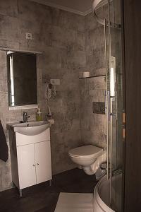 Koupelna v ubytování SárvárLAK Apartmanház