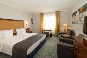 Postel nebo postele na pokoji v ubytování Hotel Oranien Wiesbaden