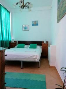 a bedroom with a bed with two green pillows at Apartments with WiFi Bozava, Dugi otok - 18916 in Božava
