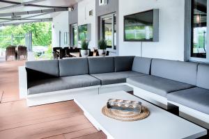 A seating area at Select Hotel A1 Bremen-Stuhr