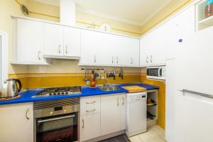 A kitchen or kitchenette at Es Cantonet