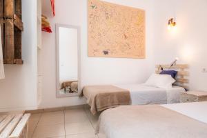 A bed or beds in a room at Es Cantonet