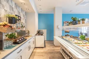 una caffetteria con servizio a buffet di Select Hotel City Bremen a Brema