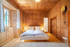 Postel nebo postele na pokoji v ubytování Unterlanpacher Historic Refugium