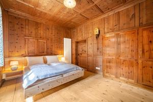 Postel nebo postele na pokoji v ubytování Unterlanpacher Historic Refugium