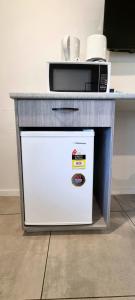 a microwave sitting on top of a counter at Y Motels Gympie in Gympie