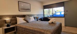A bed or beds in a room at Y Motels Gympie