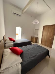 Postel nebo postele na pokoji v ubytování Full apartment sliema