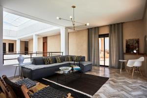 Χώρος καθιστικού στο Villa Dar Belkiss